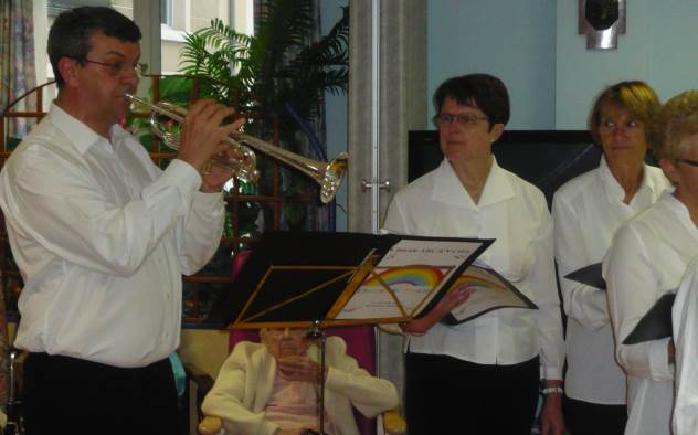 L'assistance agréablement captivée par les talents de notre trompettiste Christian